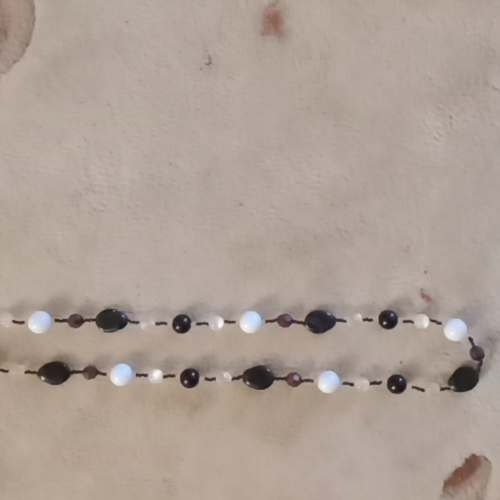 Women's beaded necklace